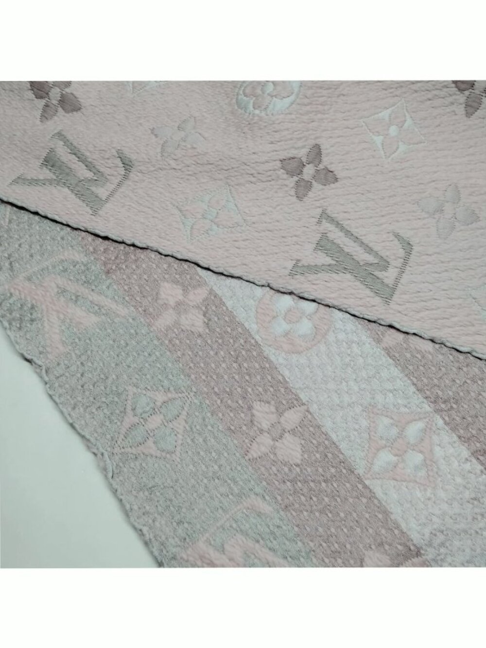 Authentic Louis Vuitton Monogram Wool Scarf Pink Fringe - Picture 8 of 10